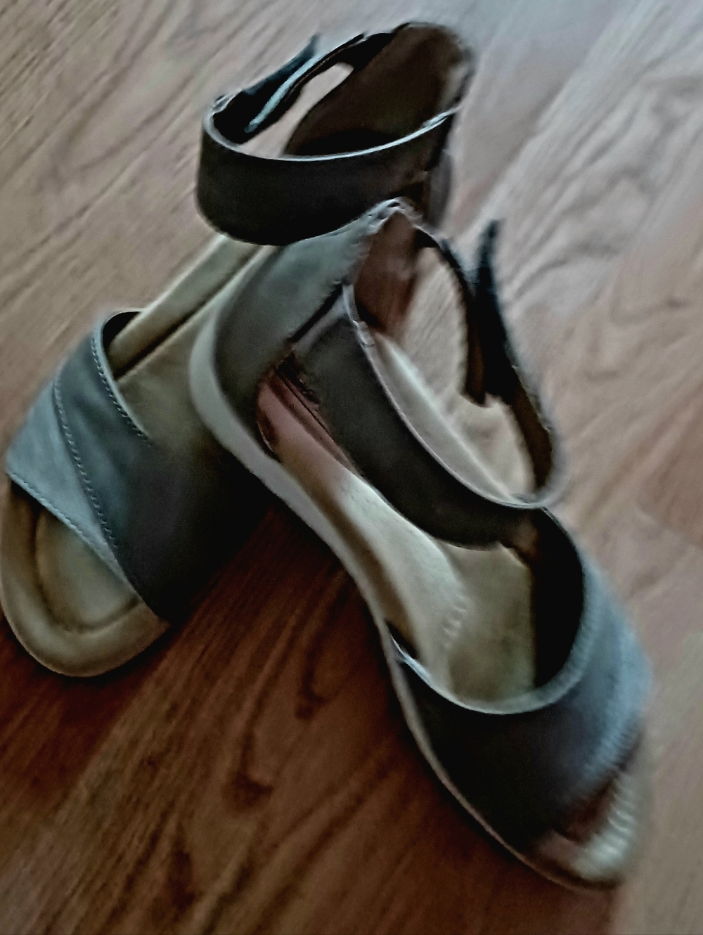 Earth Spirit Gray Open-Toe Slingback Sandals